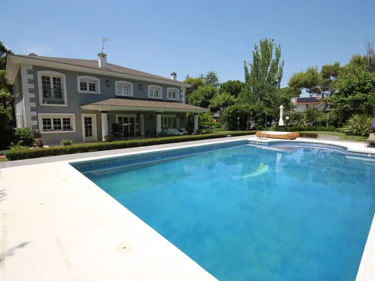 Swimming pool of Houses for sale in Boadilla del Monte  with Air Conditioner, Terrace and Swimming Pool