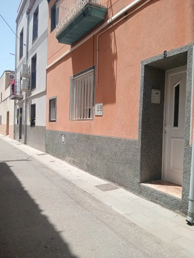 Einfamilien-Reihenhaus zum Verkauf in Carrer Major, 40b, Roquetes Außenansicht von Einfamilien-Reihenhaus zum Verkauf in Roquetes mit Terrasse und Balkon