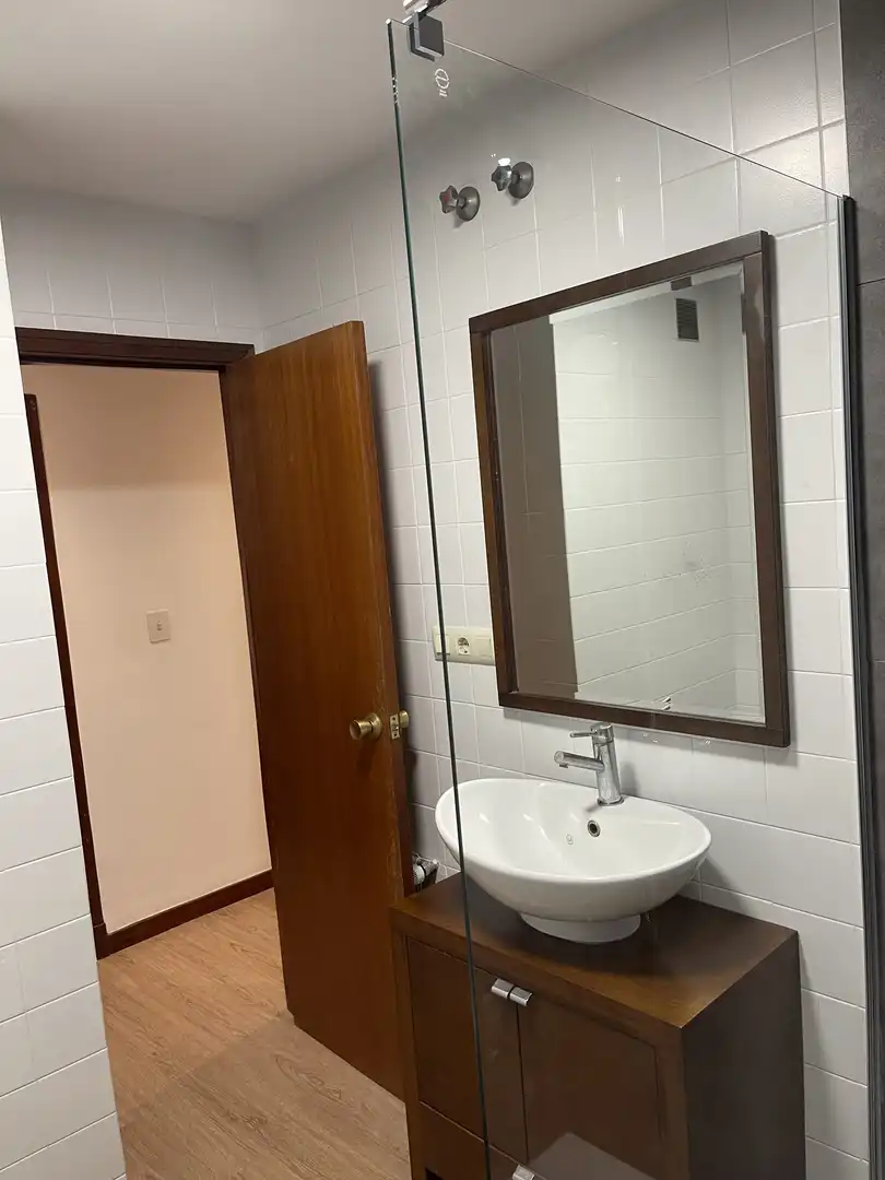 Wohnung zur Miete in Rúa a. Noriega Varela, 20, Centro Badezimmer von Wohnung zur Miete in Ourense Capital mit Terrasse und Balkon
