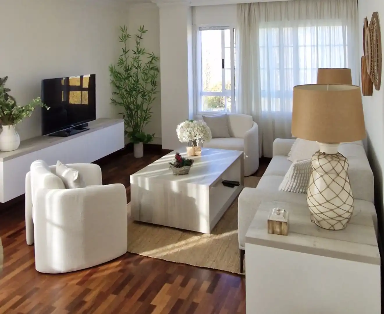Flat for rent in Plaza Exilio, 1, Liáns Living room of Flat for rent in Oleiros with Heating, Parquet flooring and Storage room