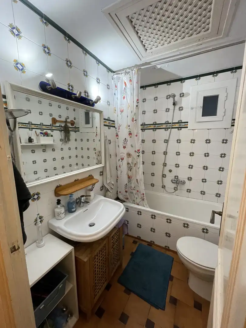 Room in Carrer de Barcelona, 84, Centre