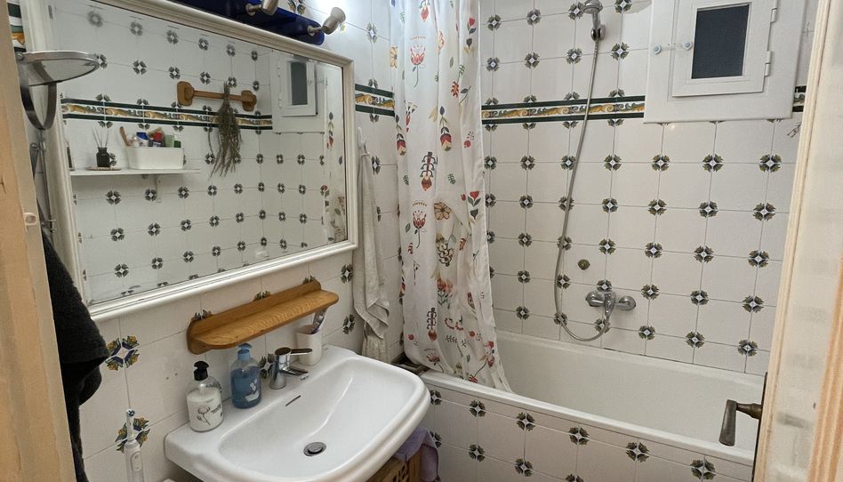 Room in Carrer de Barcelona, 84, Centre, L'Hospitalet de Llobregat - image 1 Photo 1 of Room in Carrer de Barcelona, 84, Centre, L'Hospitalet de Llobregat