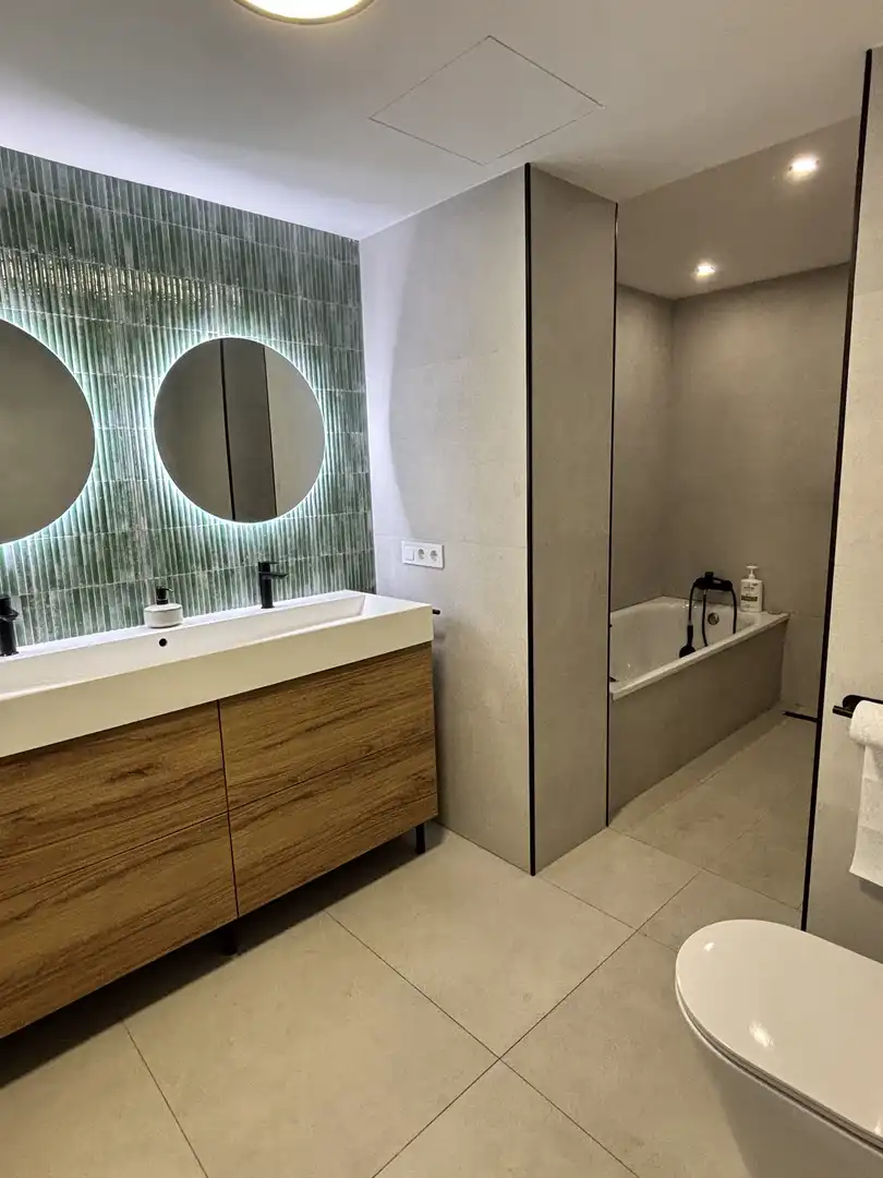 Flat for sale in Calle Arquitecto José Gómez Millán, 3, Parque Atlántico- San Matías Bathroom of Flat for sale in Sevilla with Air Conditioner, Private garden and Storage room
