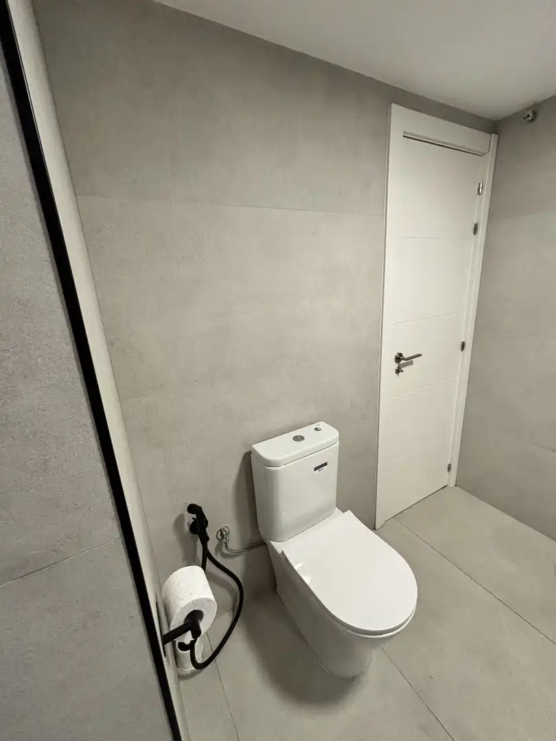 Flat for sale in Calle Arquitecto José Gómez Millán, 3, Parque Atlántico- San Matías Bathroom of Flat for sale in Sevilla with Air Conditioner, Private garden and Storage room