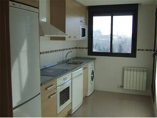 Pis en venda a Avinguda la Peña, 180, Salvador Allende Cuina de Pis en venda en Zaragoza Capital amb Aire condicionat, Terrassa i Balcó