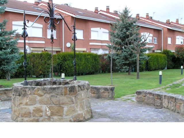 Jardí de Casa adosada en venda en Haro amb Terrassa, Piscina i Balcó