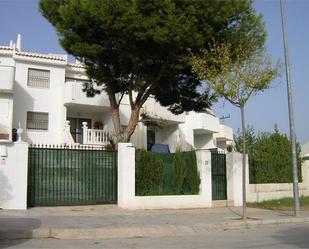 Vista exterior de Casa adosada en venda en La Nucia amb Terrassa i Balcó