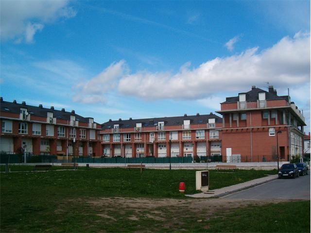 Vista exterior de Garatge de lloguer en Torrelavega 