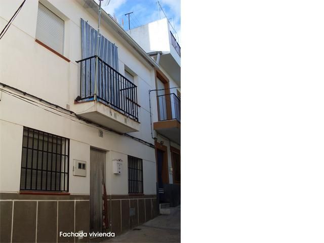 Vista exterior de Casa o xalet en venda en Casas de Millán amb Moblat