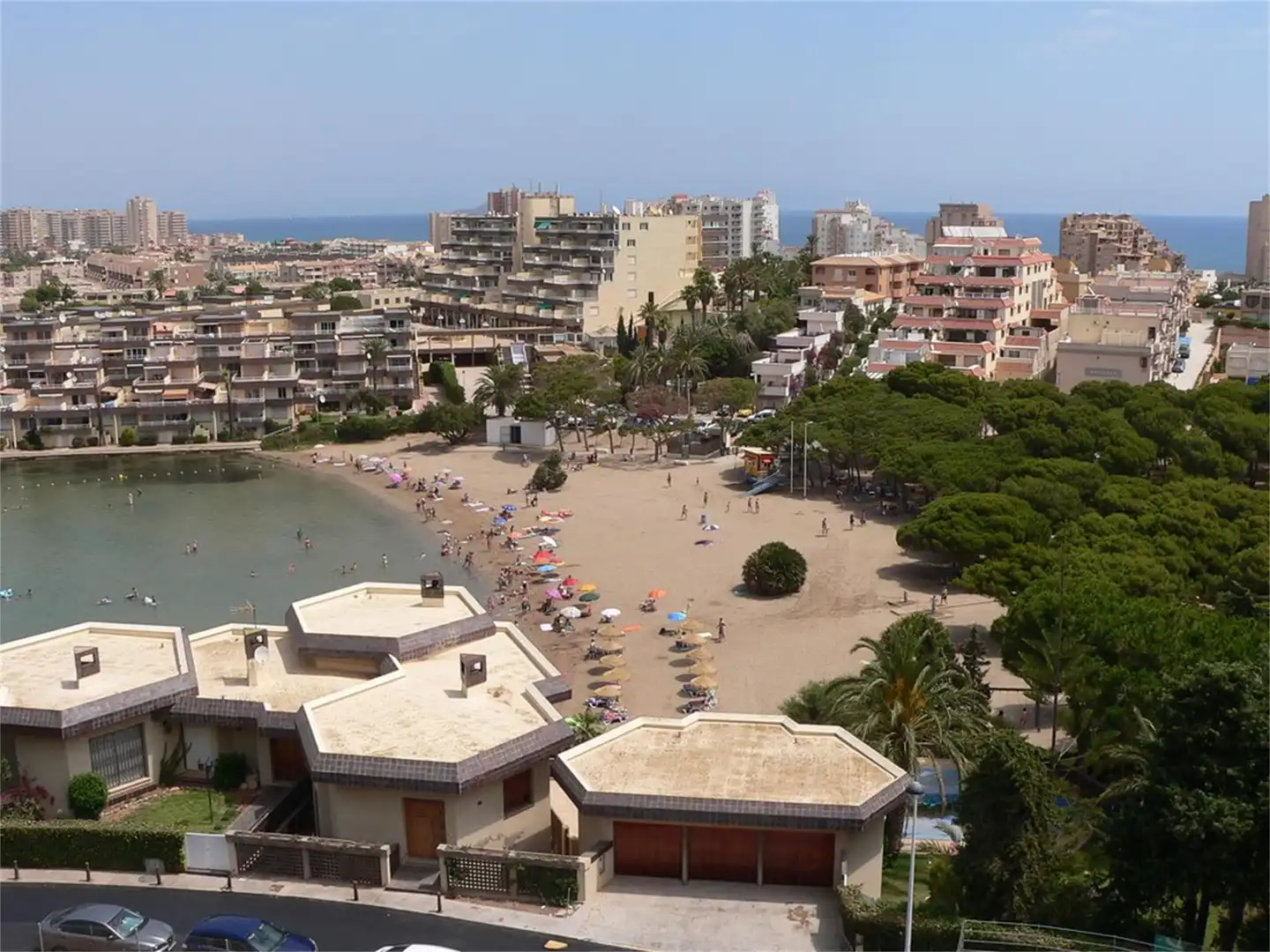 Piso en venta en Gran Vía Urb.el Pino-la Manga C-1, 1, Zona Galúa - Calnegre Vista exterior de Piso en venta en La Manga del Mar Menor con Aire acondicionado, Terraza y Piscina