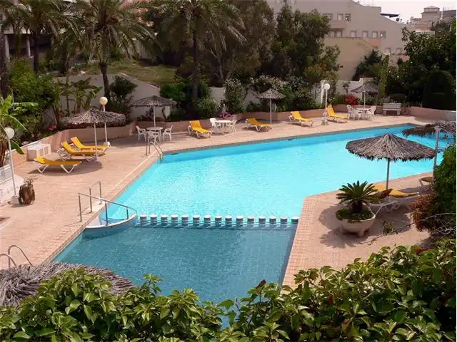 Piso en venta en Gran Vía Urb.el Pino-la Manga C-1, 1, Zona Galúa - Calnegre Piscina de Piso en venta en La Manga del Mar Menor con Aire acondicionado, Terraza y Piscina