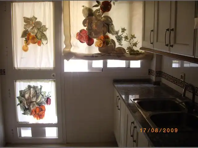 Cuina de Casa o xalet en venda en Estepona amb Aire condicionat, Terrassa i Balcó