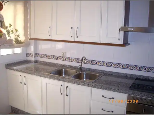 Cuina de Casa o xalet en venda en Estepona amb Aire condicionat, Terrassa i Balcó