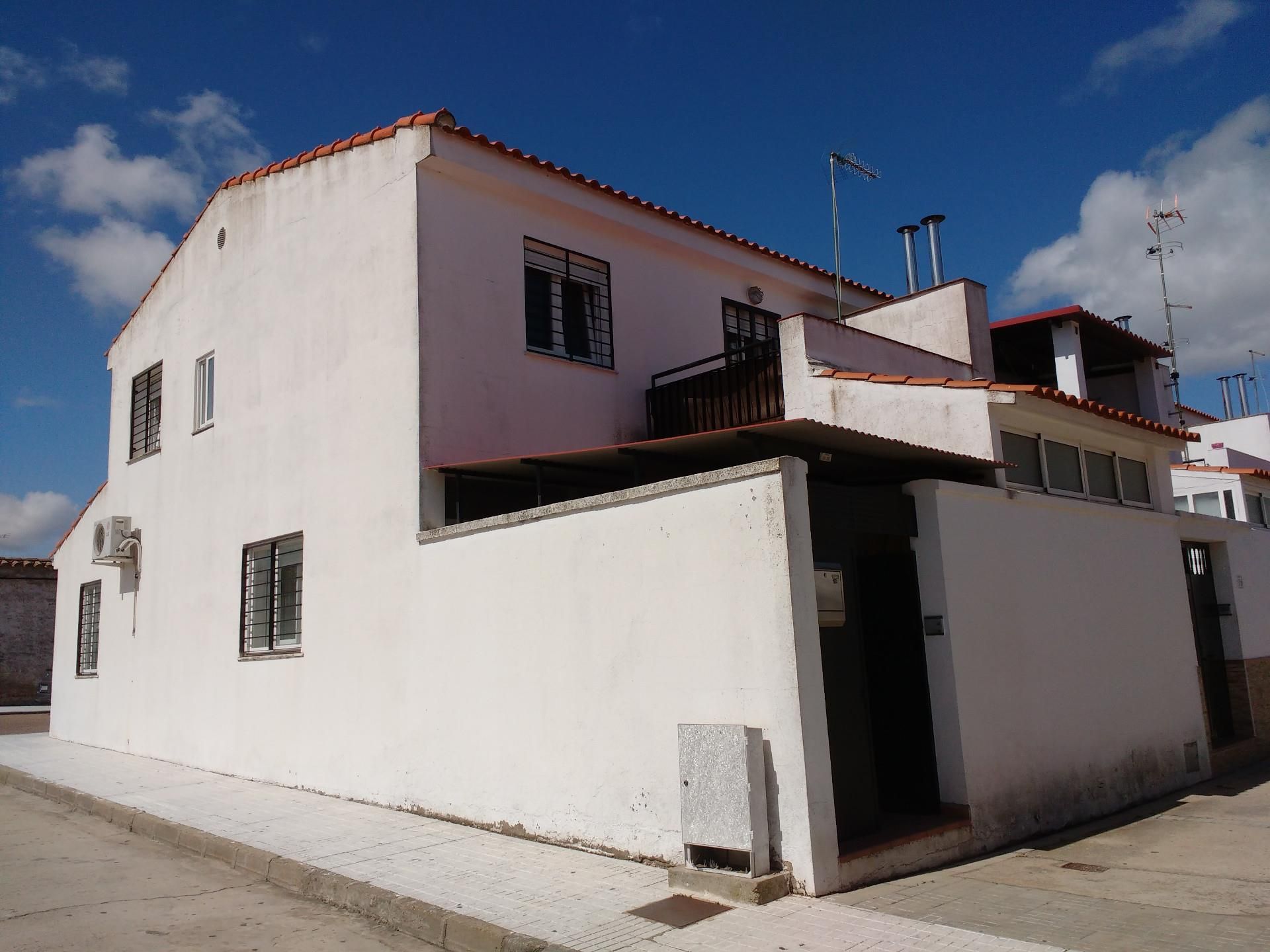 Vista exterior de Casa o xalet en venda en Mirandilla amb Aire condicionat i Terrassa