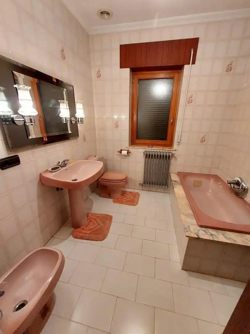 Wohnung zum Verkauf in Capuchinos - Glorieta - Ciudad Jardín Badezimmer von Wohnung zum Verkauf in Salamanca mit Heizung, Privatgarten und Terrasse