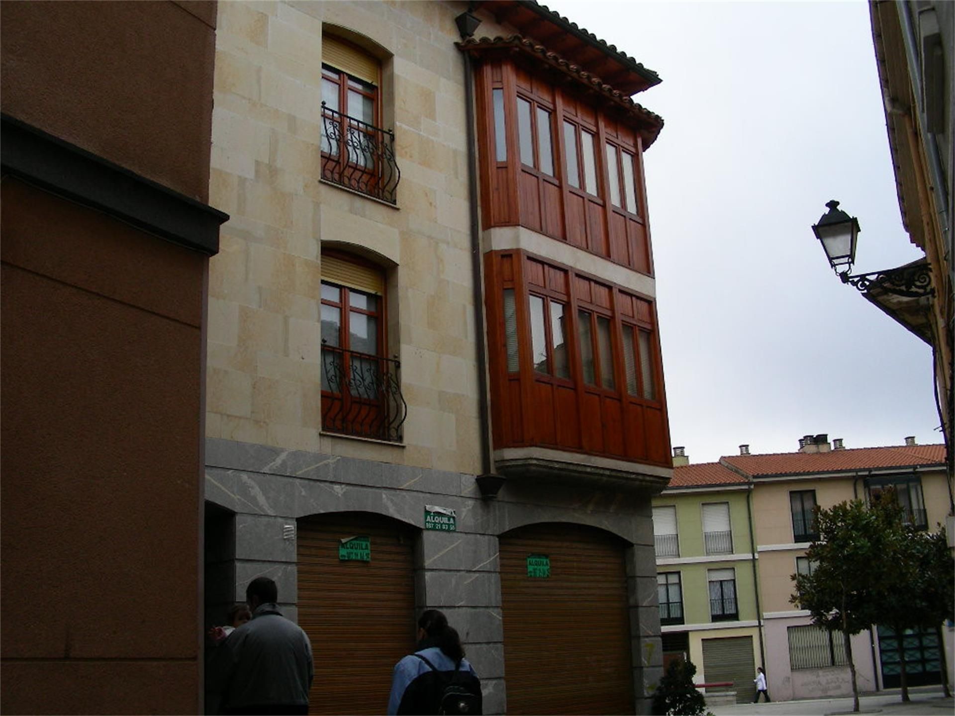 Vista exterior de Casa o xalet en venda en León Capital  amb Balcó