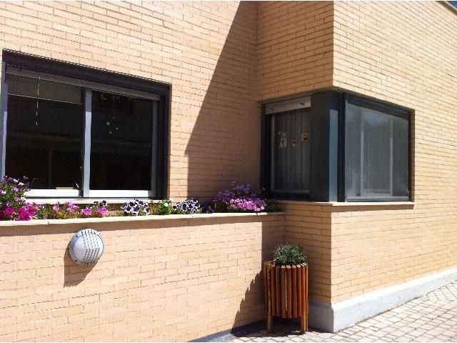 Vista exterior de Casa adosada en venda en La Muela amb Calefacció, Jardí privat i Terrassa