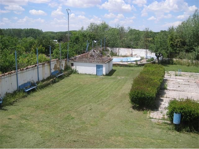 Vista exterior de Local de alquiler en Sahagún