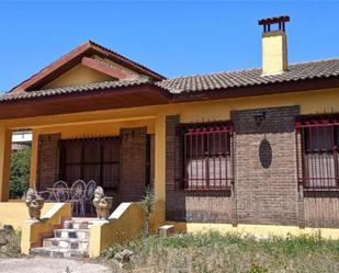 Vista exterior de Casa o xalet en venda en Calatayud amb Terrassa, Piscina i Balcó