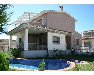 Vista exterior de Casa o xalet en venda en L'Aldea amb Aire condicionat, Terrassa i Piscina