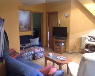 Sala d'estar de Apartament en venda en Riaño amb Calefacció, Parquet i Moblat