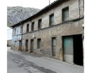 Vista exterior de Casa o xalet en venda en La Pola de Gordón  amb Terrassa i Balcó