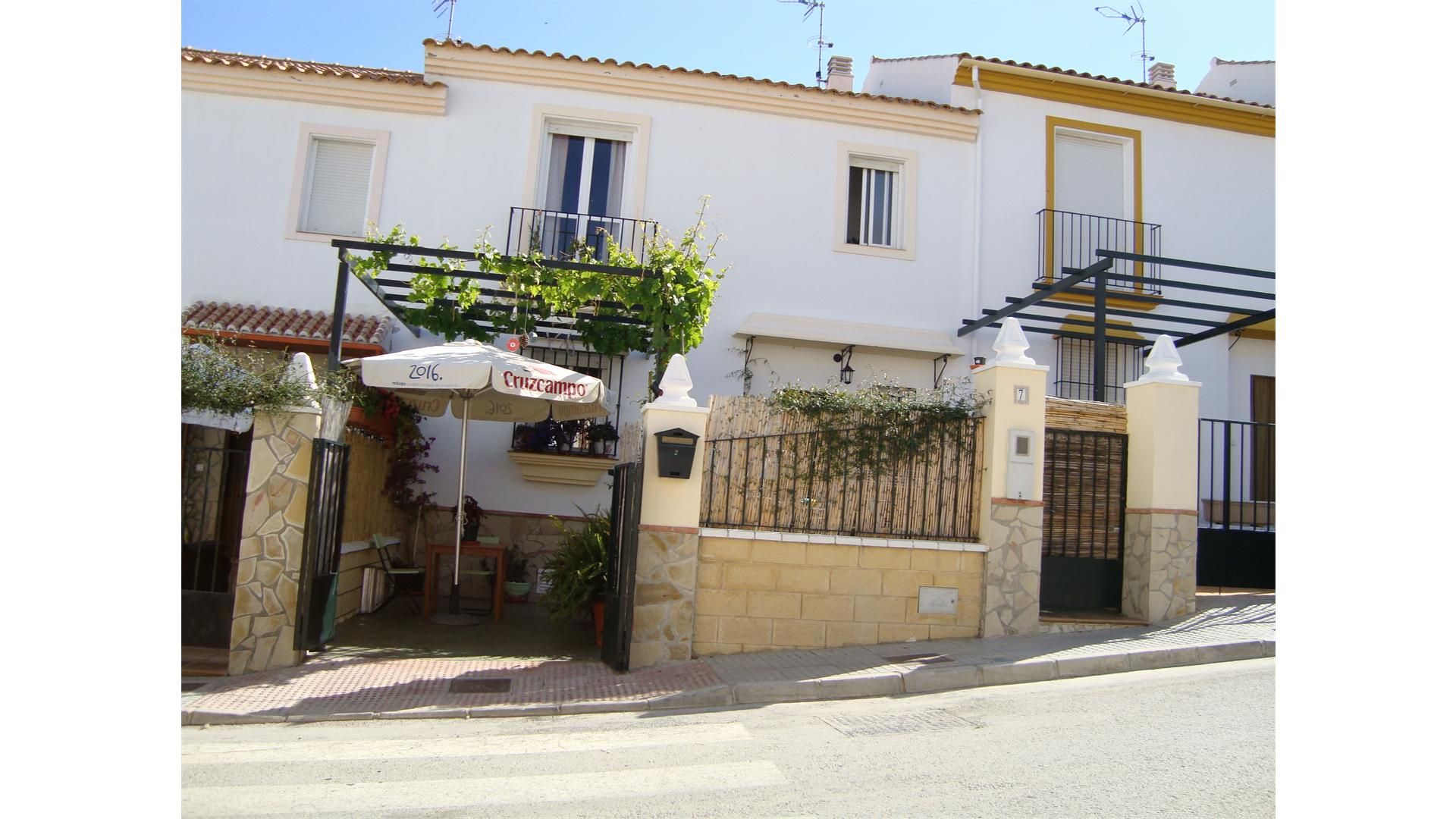 Vista exterior de Casa adosada en venda en Ardales amb Aire condicionat, Calefacció i Jardí privat