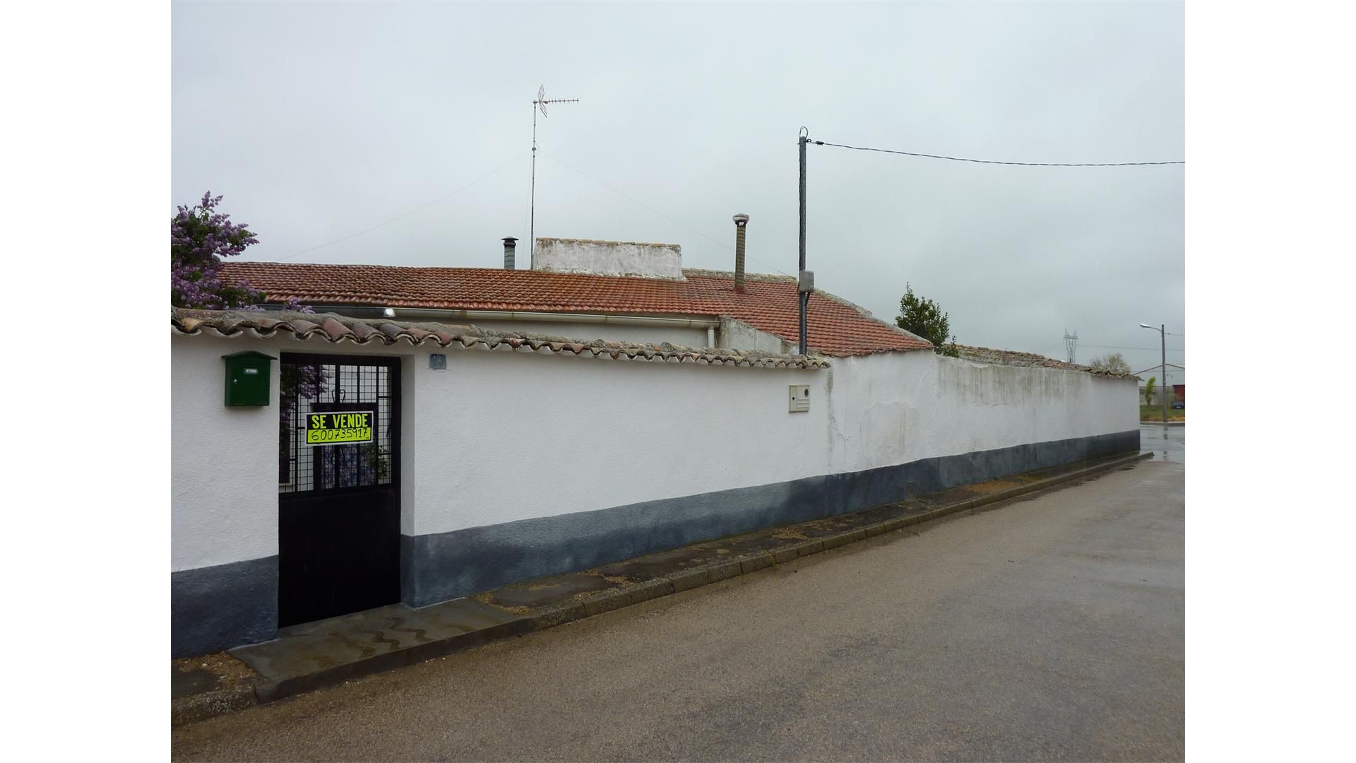 Vista exterior de Casa o chalet en venta en Villar de Cañas con Jardín privado, Trastero y Amueblado
