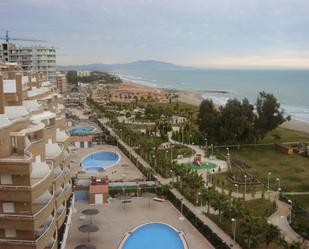 Vista exterior de Apartament en venda en Oropesa del Mar / Orpesa amb Aire condicionat, Terrassa i Piscina