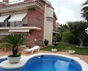 Jardí de Casa o xalet en venda en Sant Vicenç de Montalt amb Aire condicionat, Terrassa i Piscina