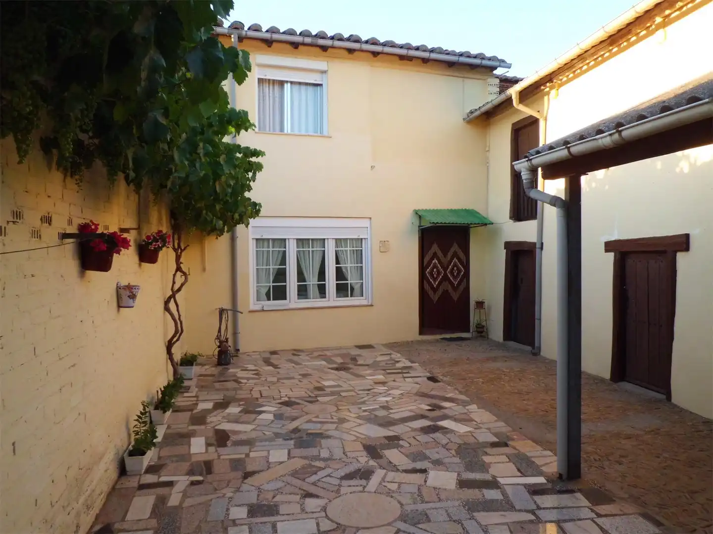 Exterior view of Houses for sale in Bustillo del Páramo