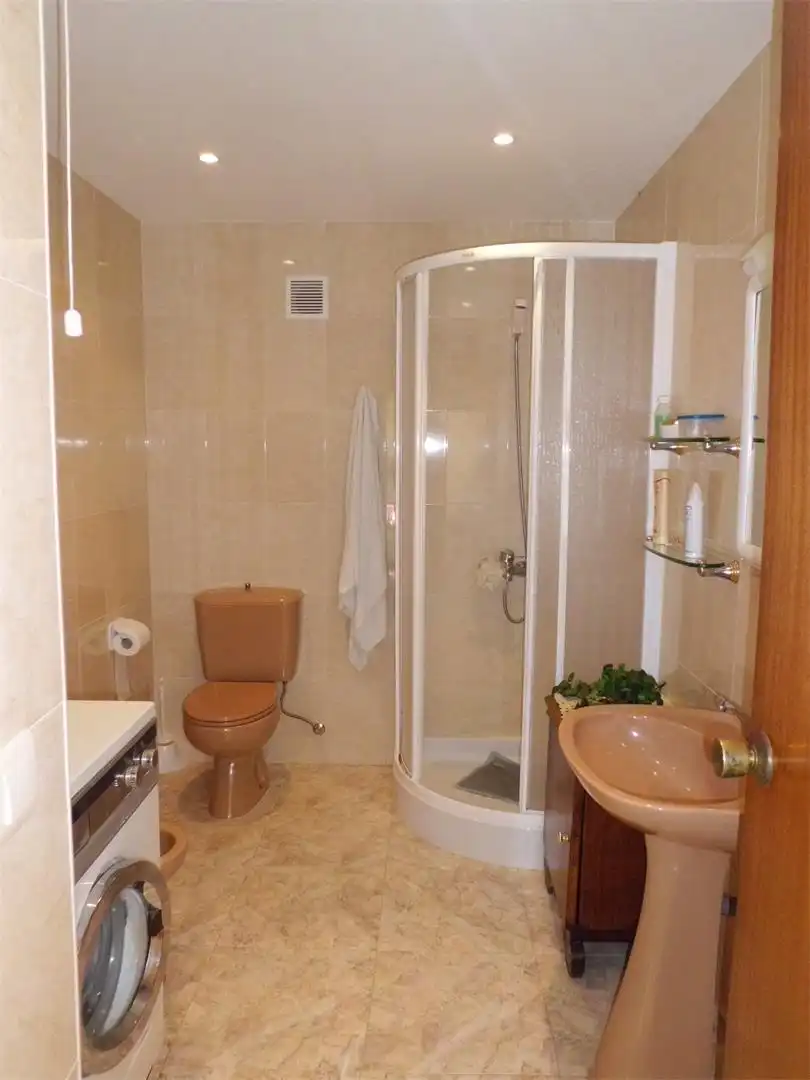 Bathroom of Houses for sale in Bustillo del Páramo