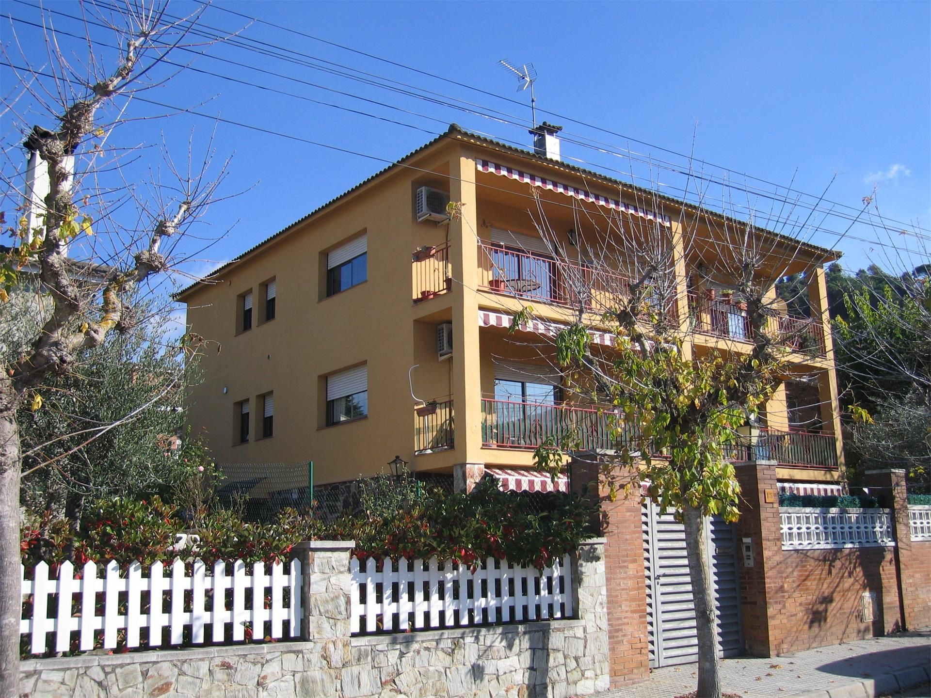 Vista exterior de Casa o chalet en venta en Sant Fost de Campsentelles con Aire acondicionado, Calefacción y Jardín privado