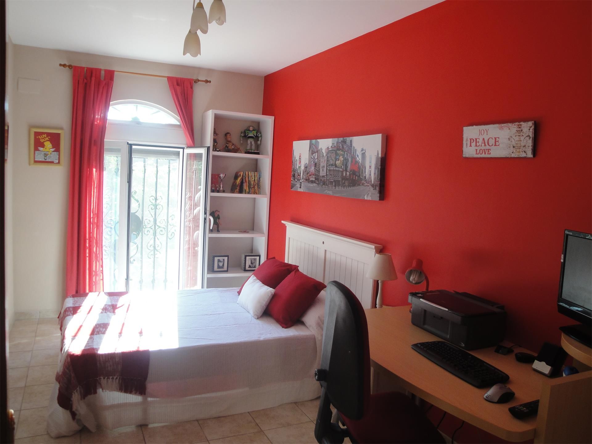 Dormitori de Casa o xalet per a compartir en  Valencia Capital amb Aire condicionat, Calefacció i Jardí privat