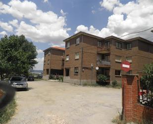 Außenansicht von Wohnung zum verkauf in Piedrahíta mit Heizung, Parkett und Terrasse