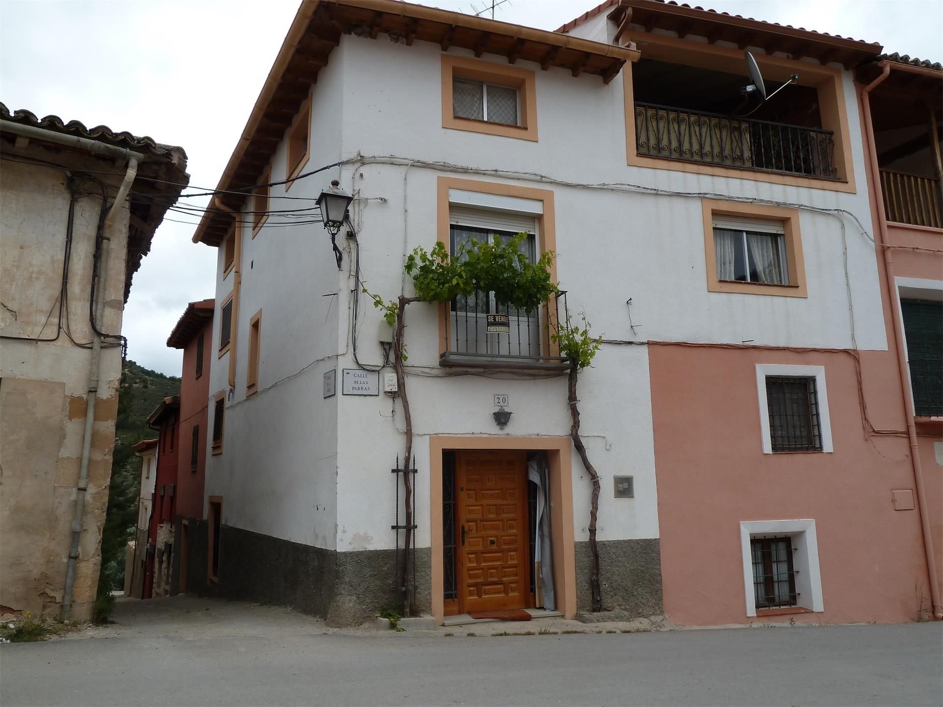 Vista exterior de Casa o xalet en venda en Brihuega amb Terrassa i Balcó