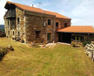 Vista exterior de Casa o xalet en venda en Alfoz de Bricia amb Balcó