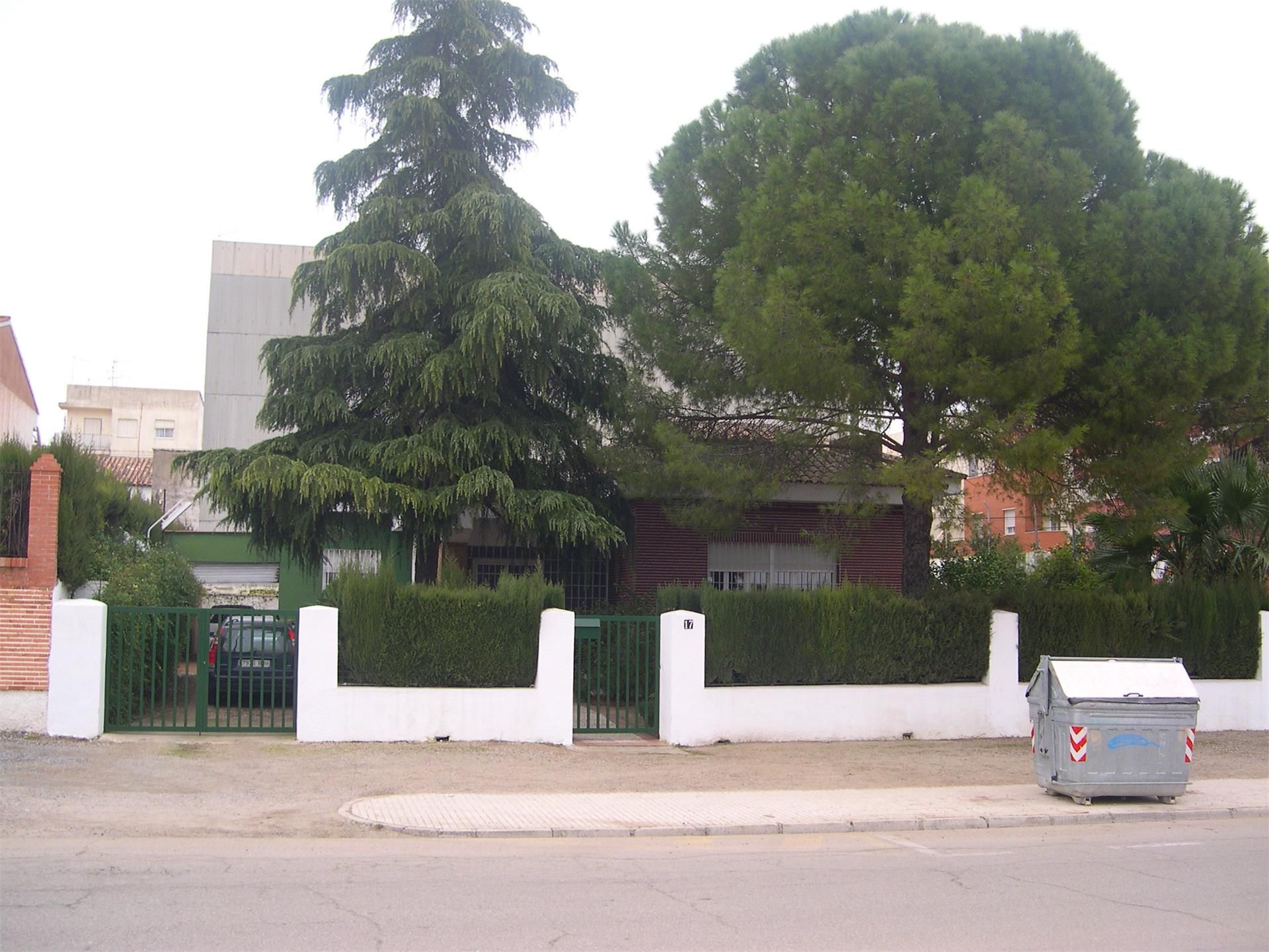 Vista exterior de Casa o xalet en venda en Linares amb Piscina