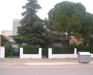 Vista exterior de Casa o xalet en venda en Linares amb Piscina