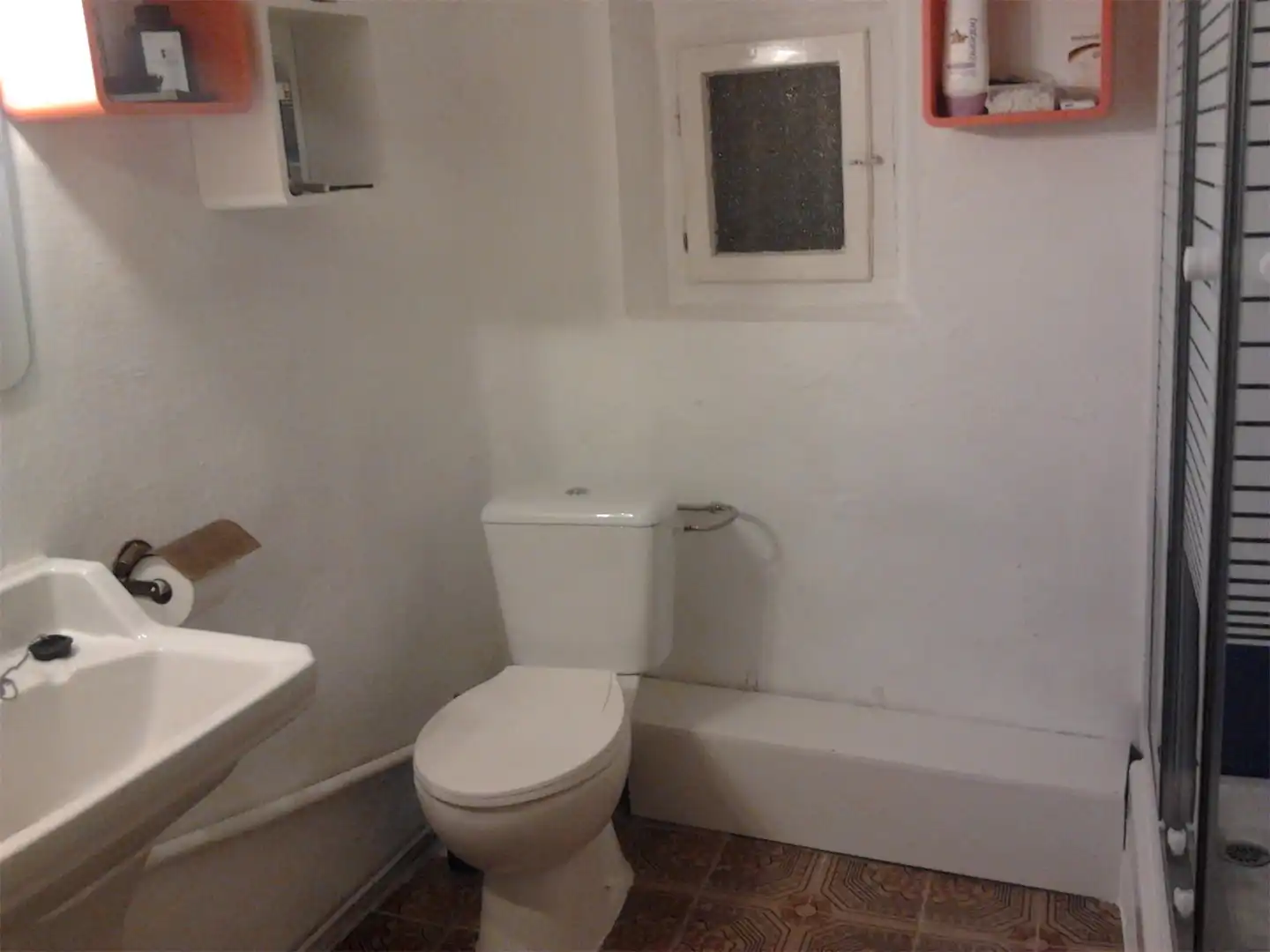 Detached homes for sale in Sevilla, 18, Requena Bathroom of Detached homes for sale in Requena with Terrace, Storage room and Internet