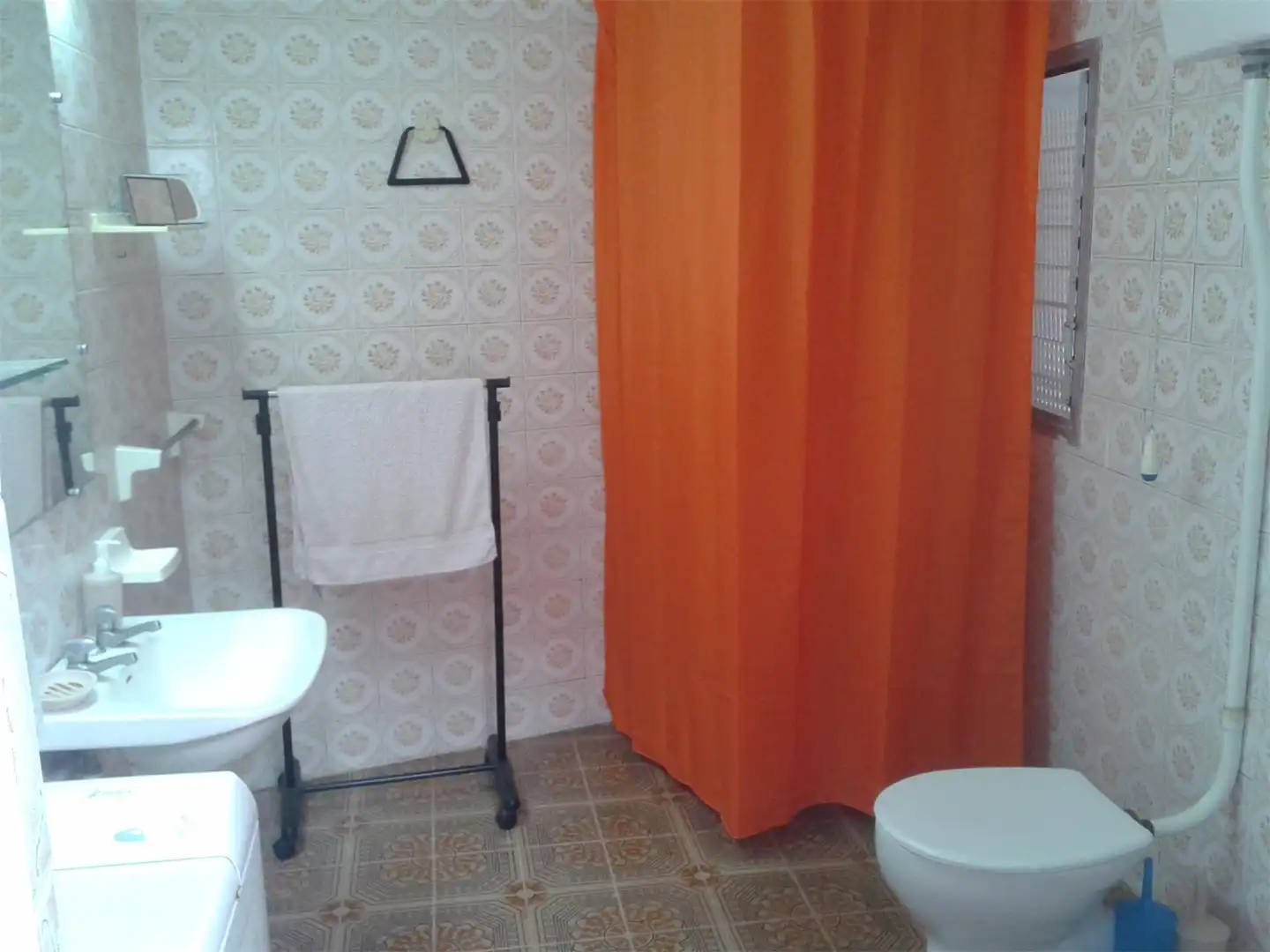 Detached homes for sale in Sevilla, 18, Requena Bathroom of Detached homes for sale in Requena with Terrace, Storage room and Internet
