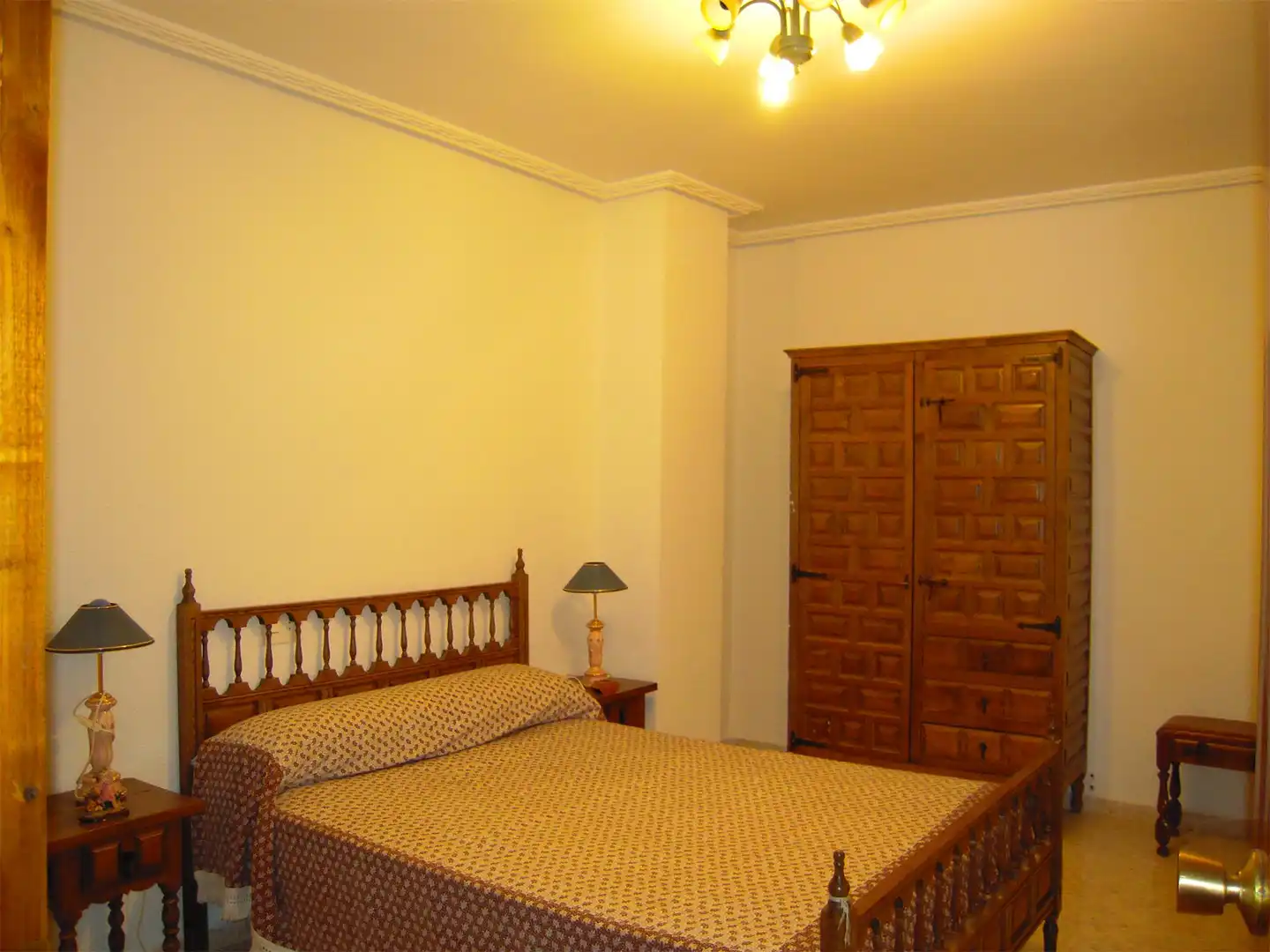 Schlafzimmer von Wohnung zum Verkauf in Aldeanueva de la Vera mit Ofen, Mikrowelle und Fernseher