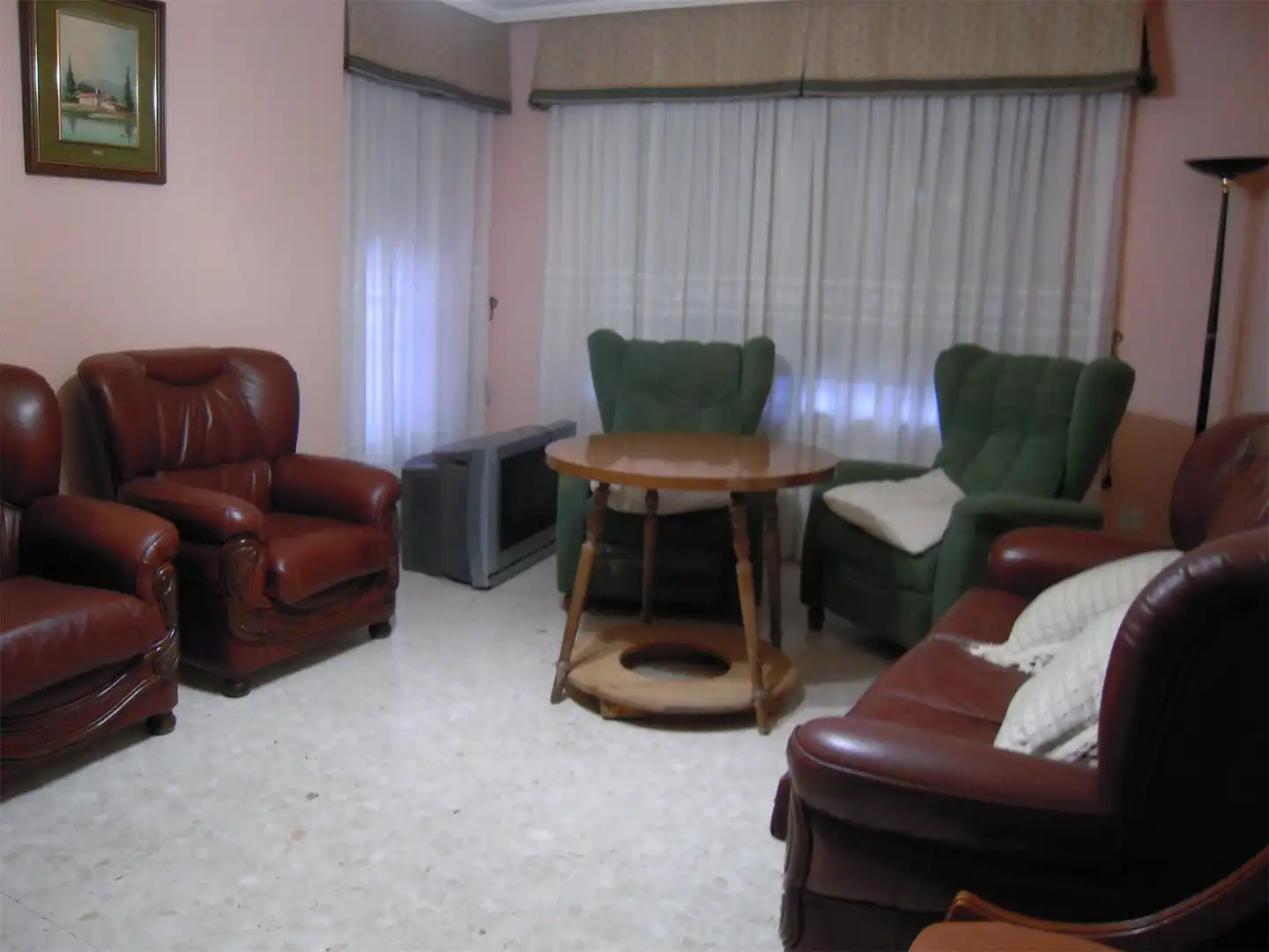 Wohnzimmer von Wohnung zum Verkauf in Aldeanueva de la Vera mit Ofen, Mikrowelle und Fernseher