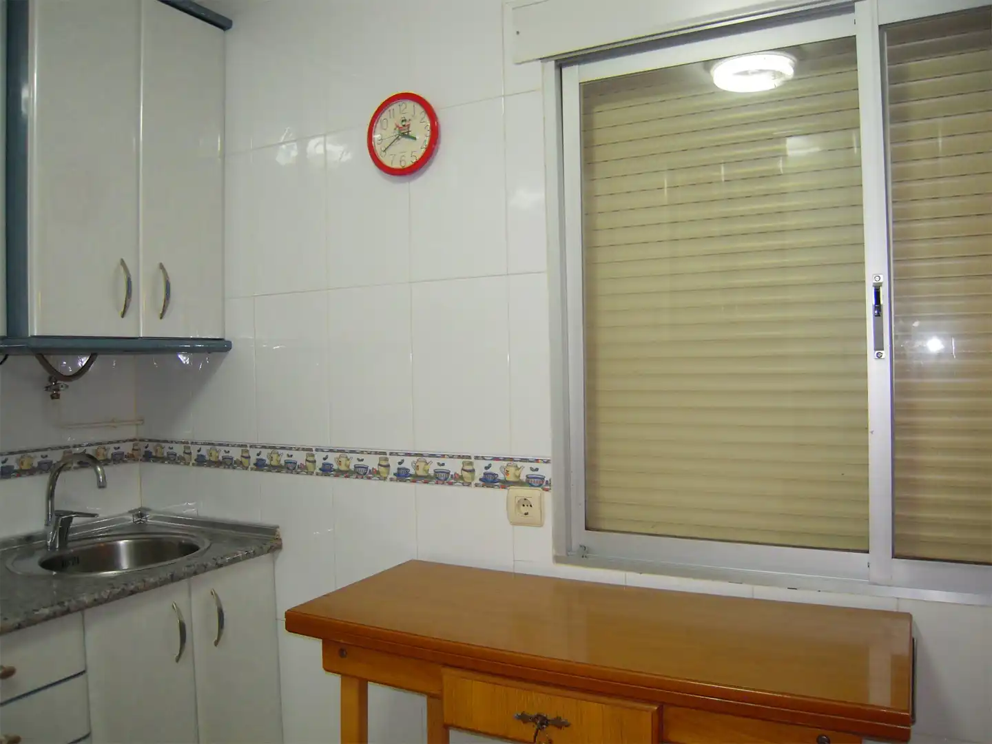 Küche von Wohnung zum Verkauf in Aldeanueva de la Vera mit Ofen, Mikrowelle und Fernseher