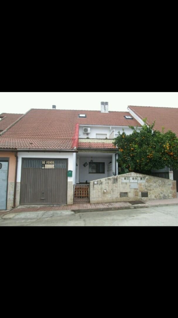 Exterior view of House or chalet for sale in Madrigal de la Vera  with Air Conditioner, Heating and Private garden