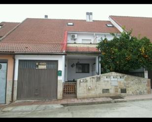 Vista exterior de Casa o xalet en venda en Madrigal de la Vera amb Aire condicionat, Terrassa i Balcó