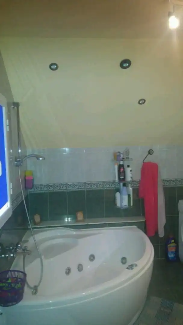 Casa o xalet en venda a Almazara, 3, Madrigal de la Vera Bany de Casa o xalet en venda en Madrigal de la Vera amb Aire condicionat, Calefacció i Jardí privat