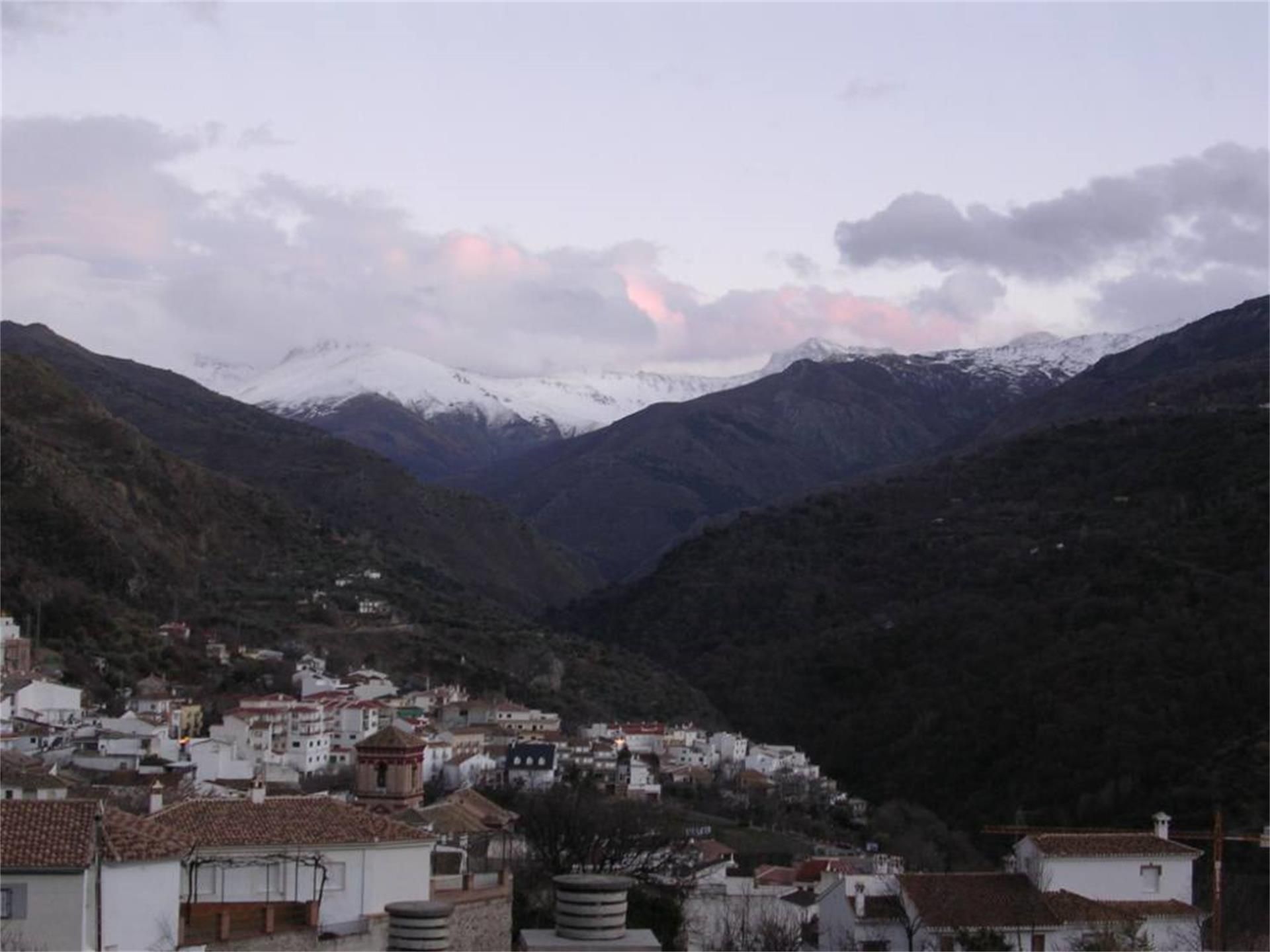 Vista exterior de Pis en venda en Güéjar Sierra amb Aire condicionat, Calefacció i Traster