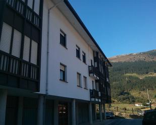 Vista exterior de Pis en venda en Aulesti amb Balcó