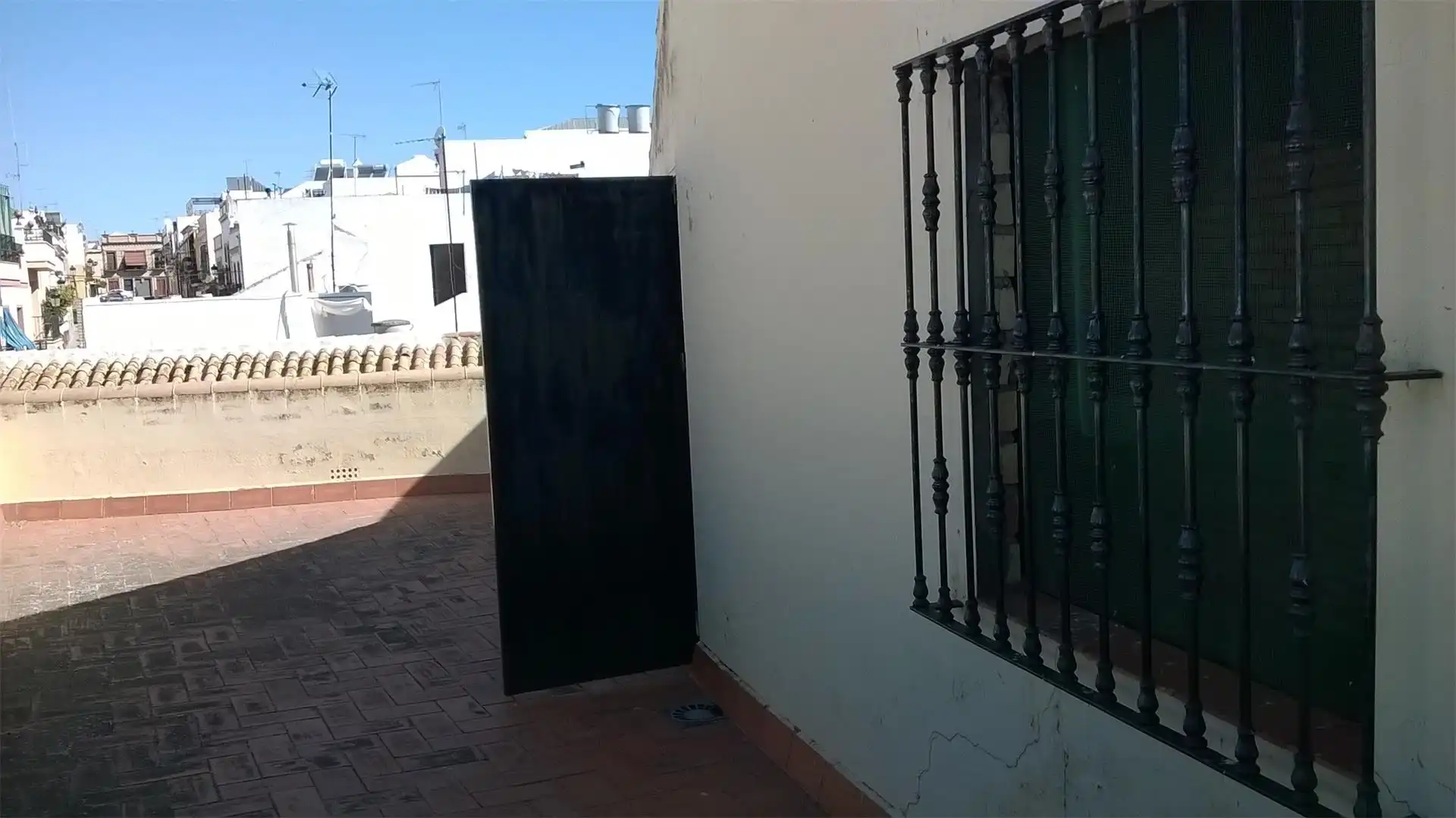Flat for sale in Street Rosario, 132, El Viso del Alcor Exterior view of Flat for sale in El Viso del Alcor with Air Conditioner